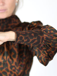 Seidenbluse mit Leo-Muster