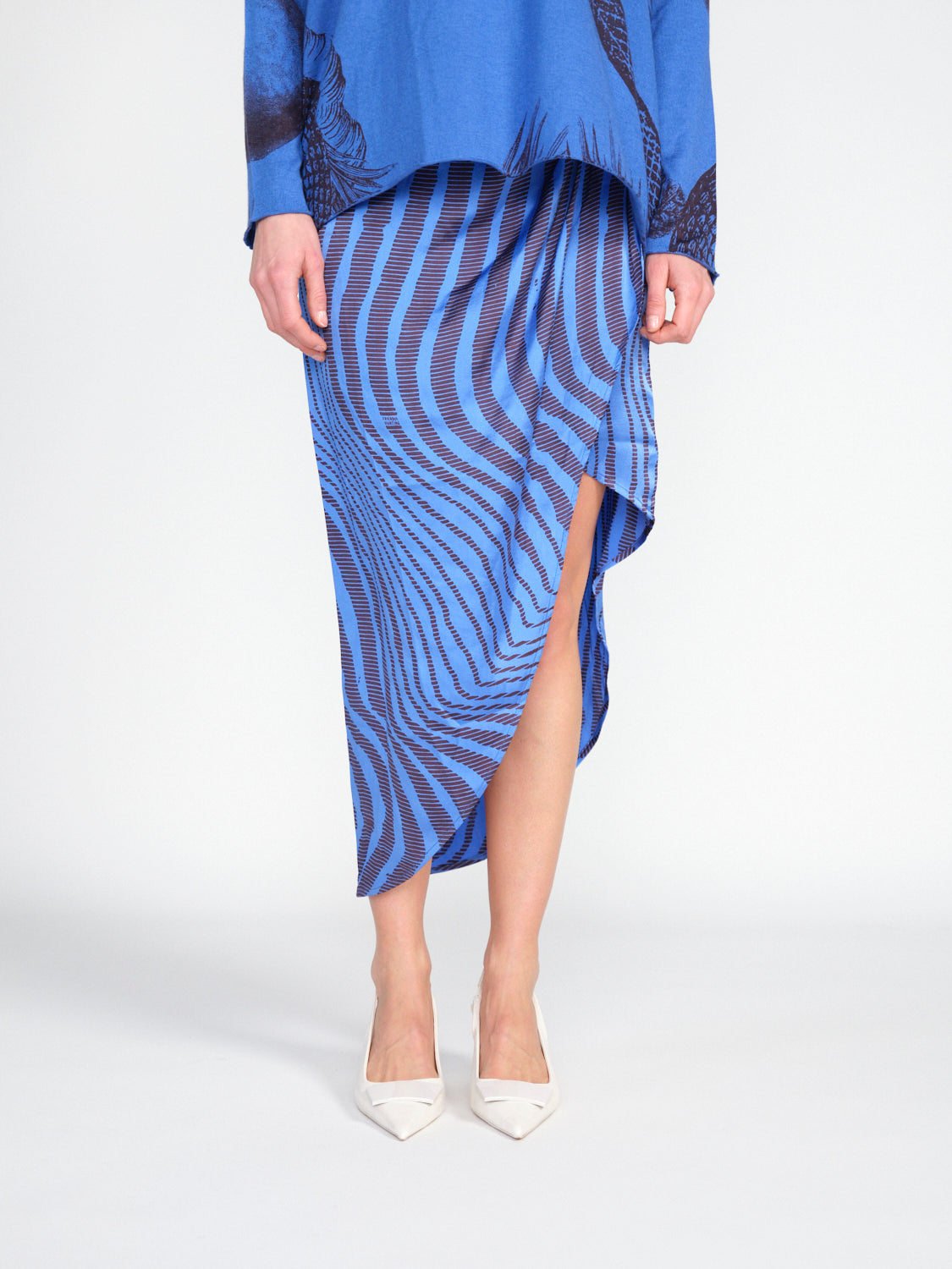 Dara Okapi – Midirock aus Seide mit Muster  