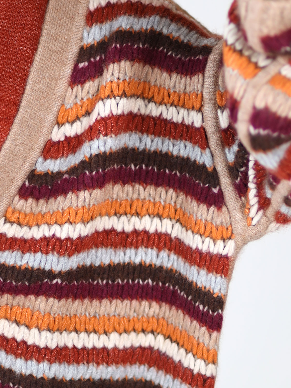 Weite Strickjacke mit Streifenmuster