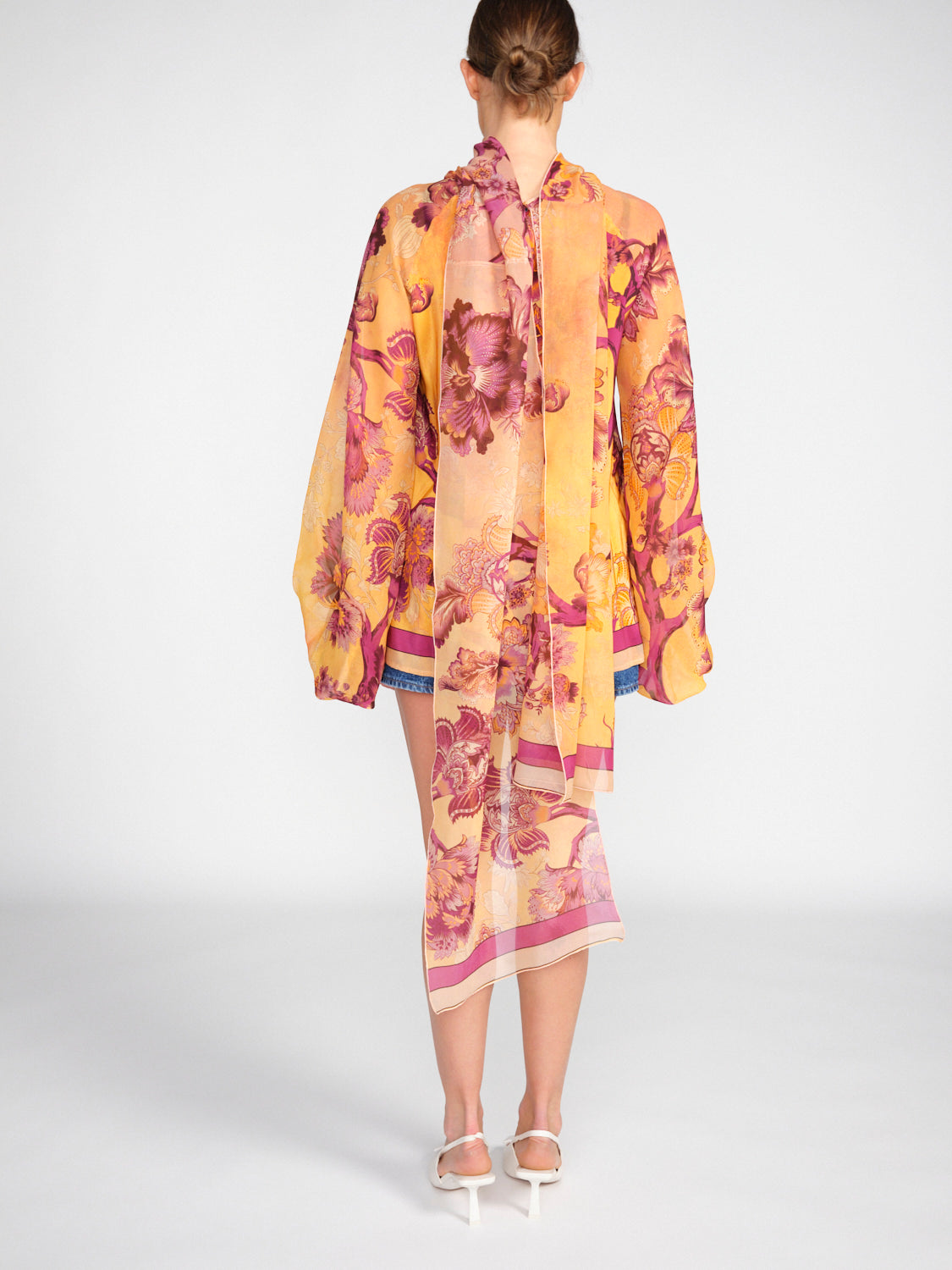 Seidenbluse mit Blumen Design und Layer-Effekten