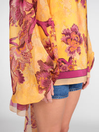 Seidenbluse mit Blumen Design und Layer-Effekten