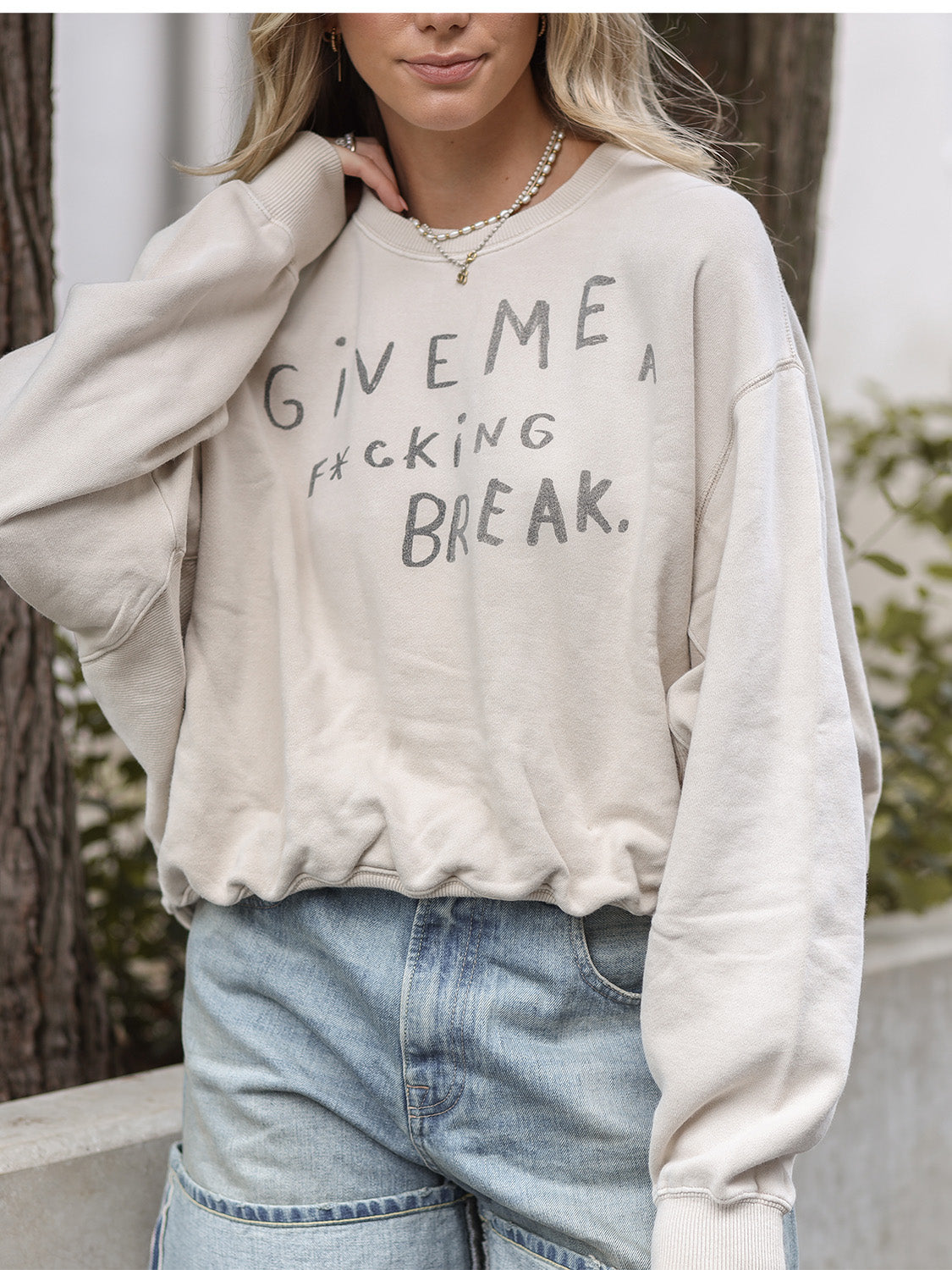 Give Me Pullover – Markanter Statement-Print