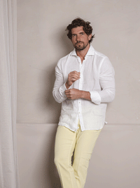 Leinenhemd  Naturfaser mit feiner Struktur und edler Knopfleiste