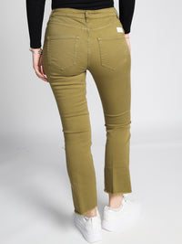 Verkürzte Jeans mit Schlag  