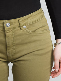 Verkürzte Jeans mit Schlag  