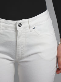 Verkürzte Jeans mit Schlag  