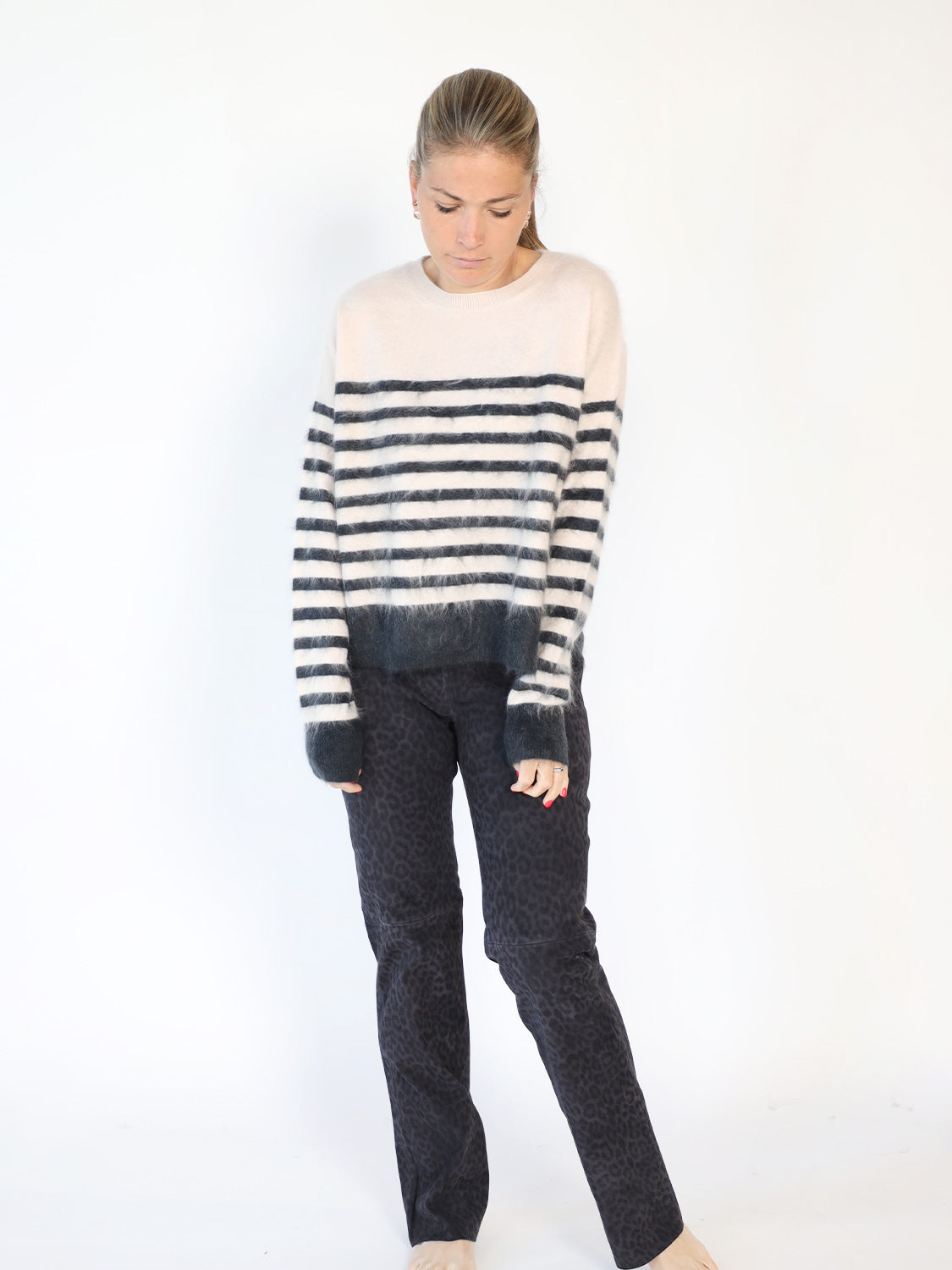 Philine Leo – Lederhose mit Print