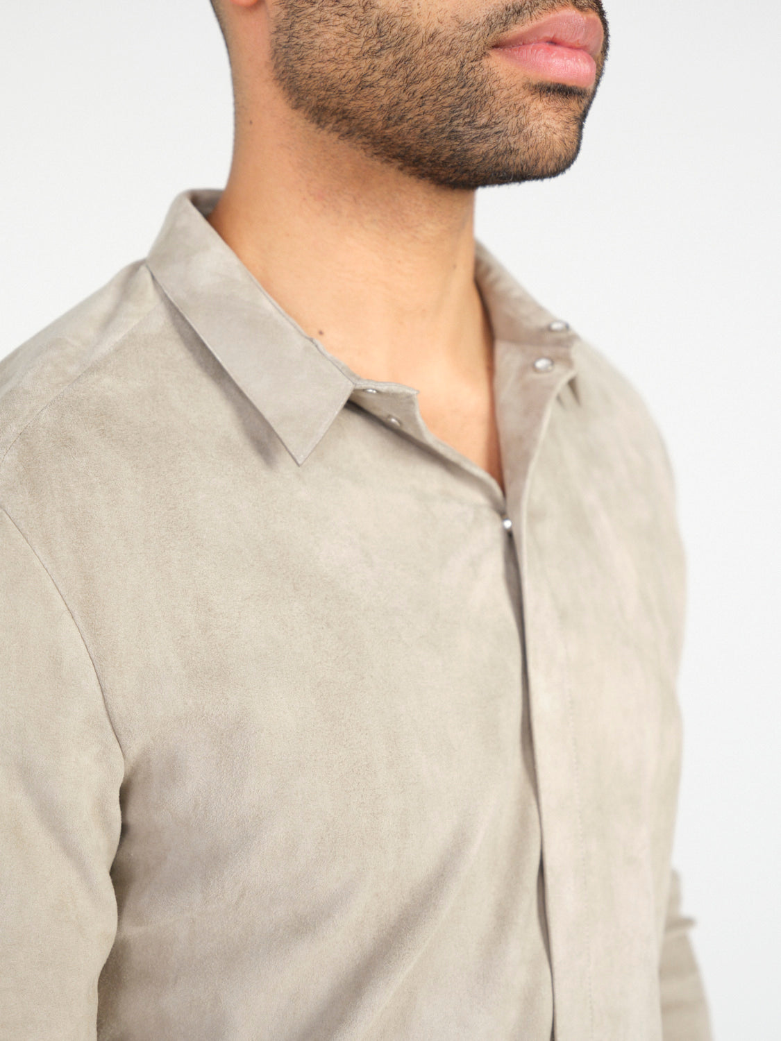 Wander – Stretchiges Hemd aus Veloursleder  