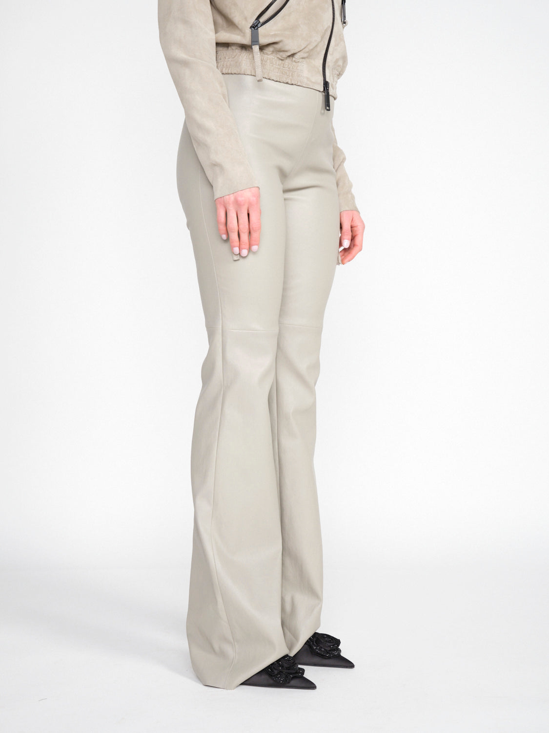 Niki Pant – Ausgestellte Lammleder-Hose  