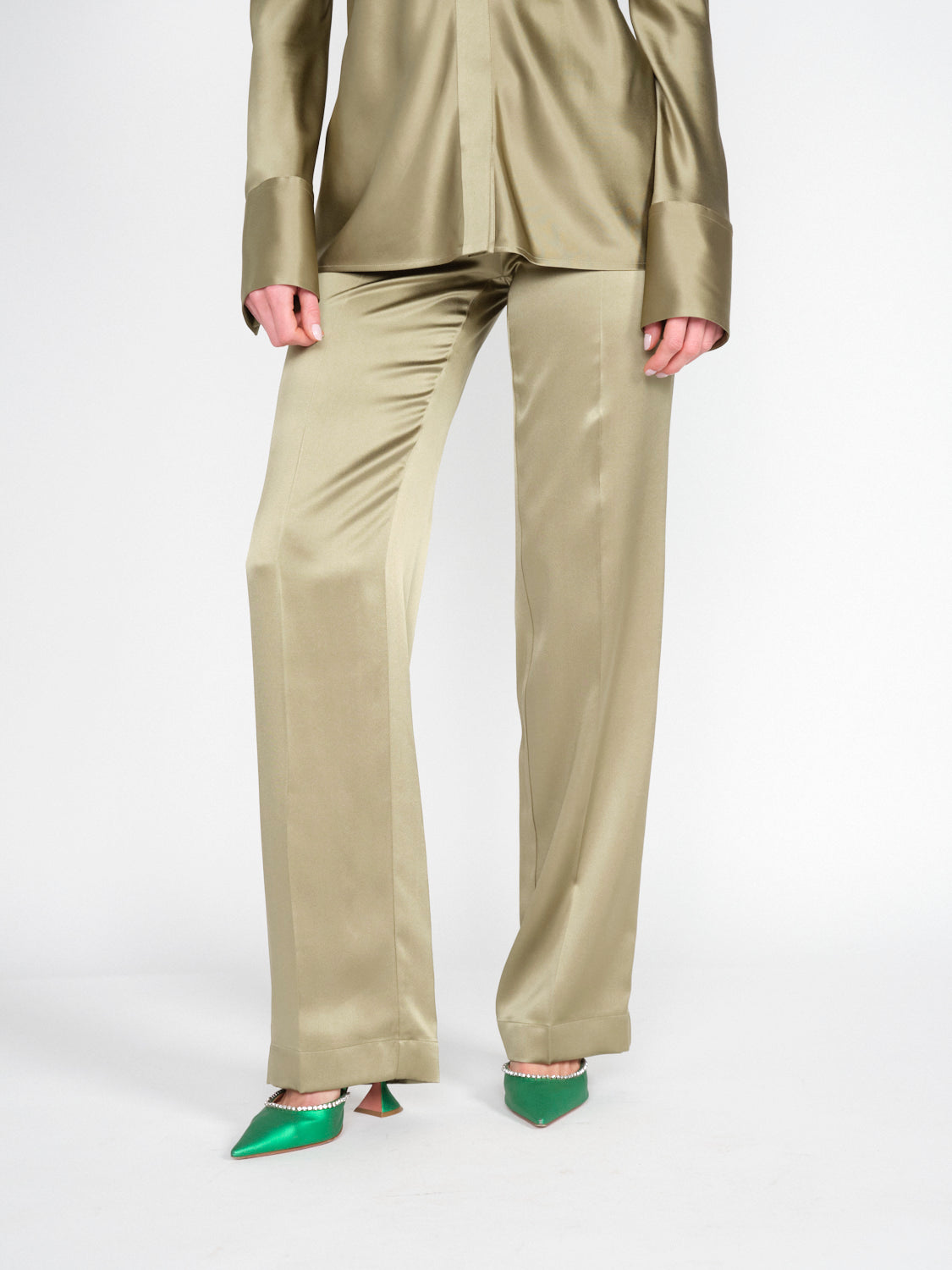Silk Tova Trousers – Hose aus Seiden-Satin mit Bügelfalten