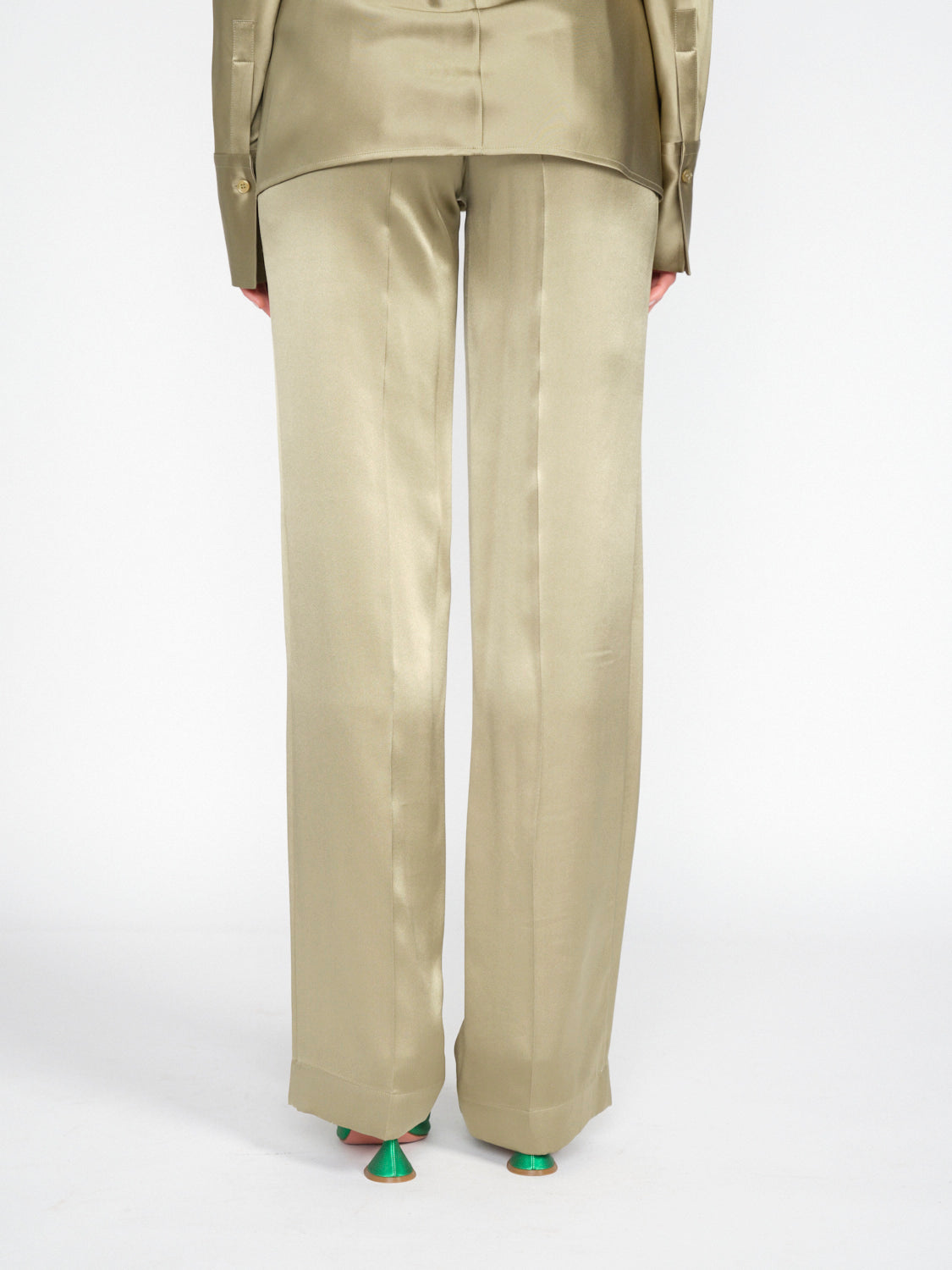 Silk Tova Trousers – Hose aus Seiden-Satin mit Bügelfalten