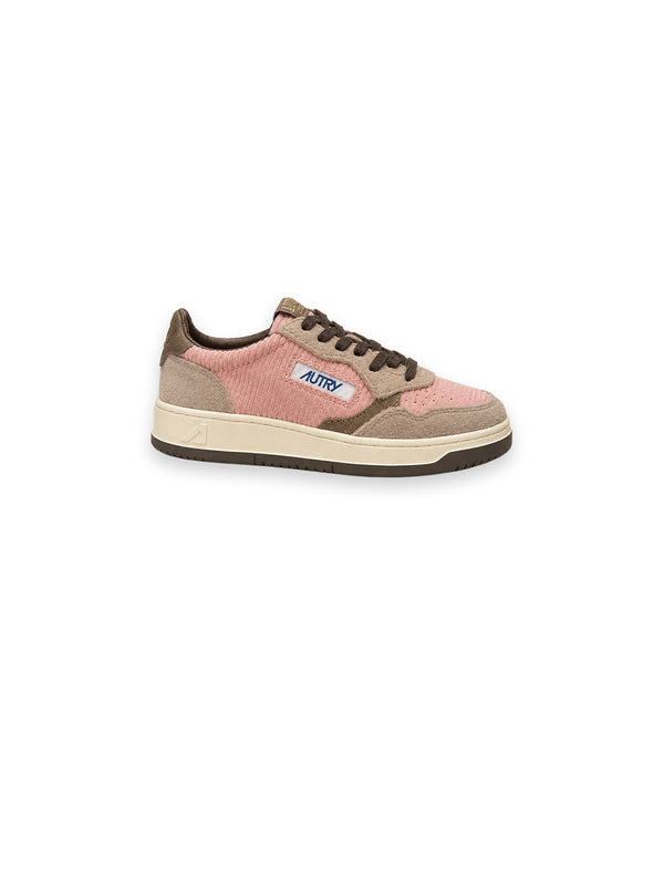 Sneaker in Cordoptik