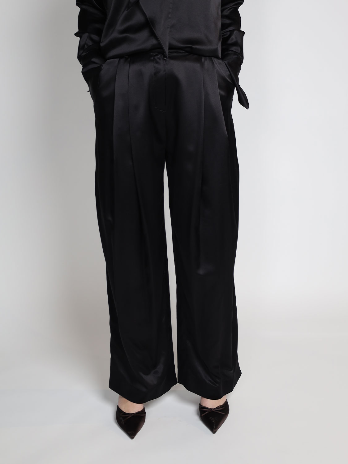 Fließende Hose aus Satin