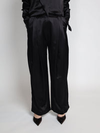 Fließende Hose aus Satin