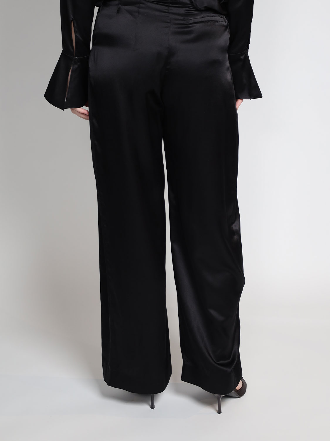 Fließende Hose aus Satin