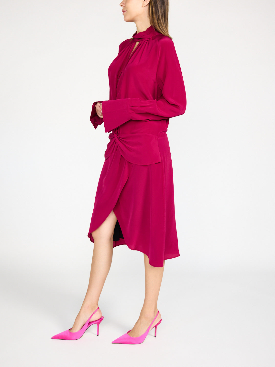 Midikleid aus Seide mit hohem Kragen