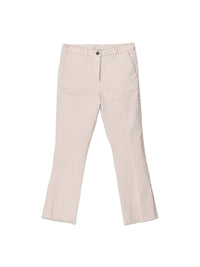 Eine hellbeige Chino Hose aus Baumwolle von nine in the morning mit geradem Bein, Gürtelschlaufen, Knopfverschluss und Seitentaschen, flach auf weißem Grund.