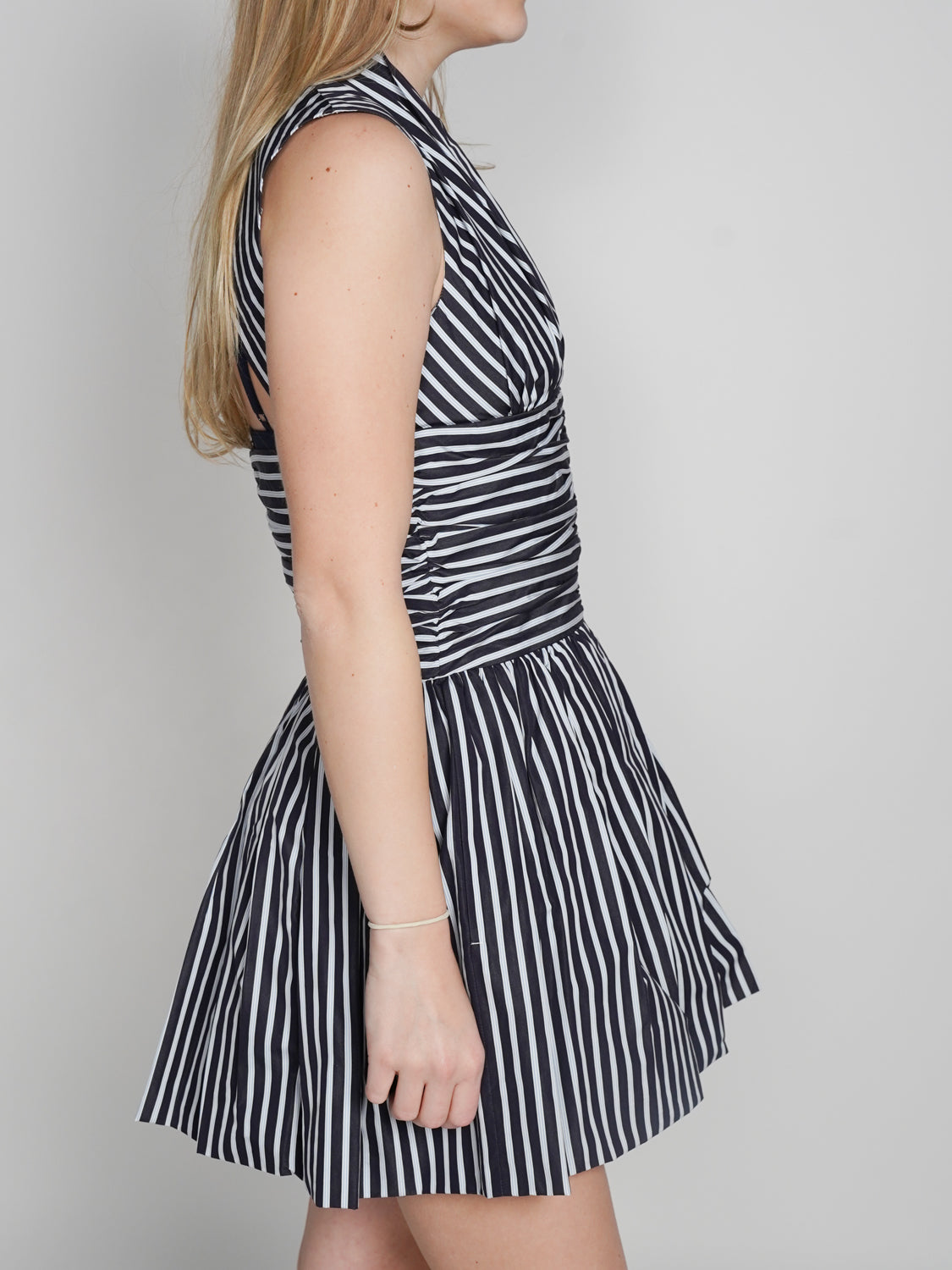 Bloomer – Rückenfreies Minikleid