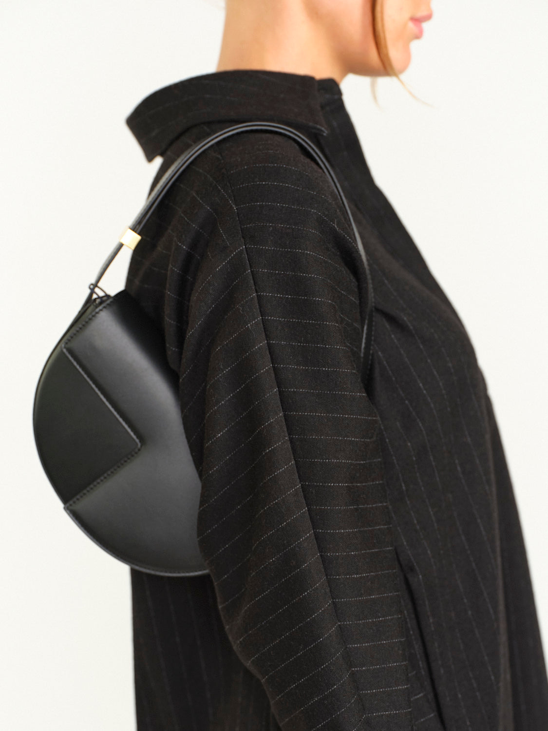 Le petit Patou bag – schwarze Tasche aus Kalbsleder