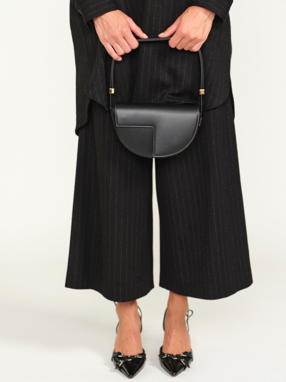 Le petit Patou bag – schwarze Tasche aus Kalbsleder