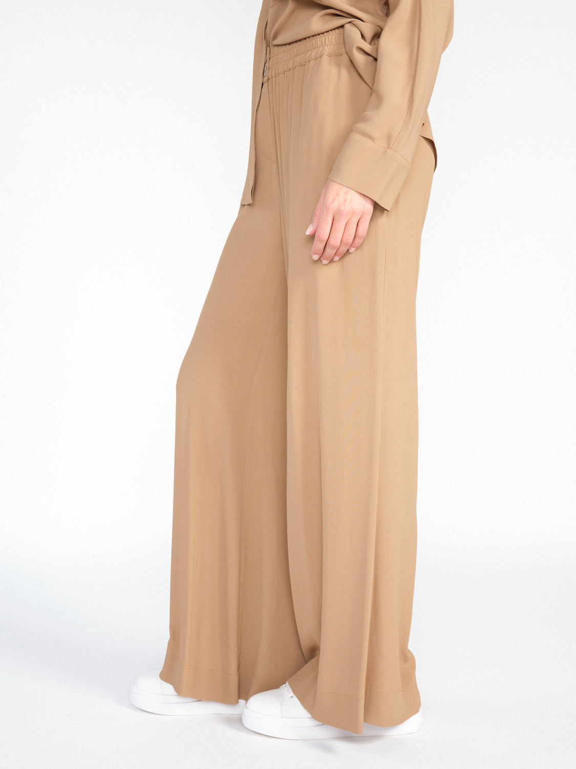 Leichte Hose mit elastischem Bund