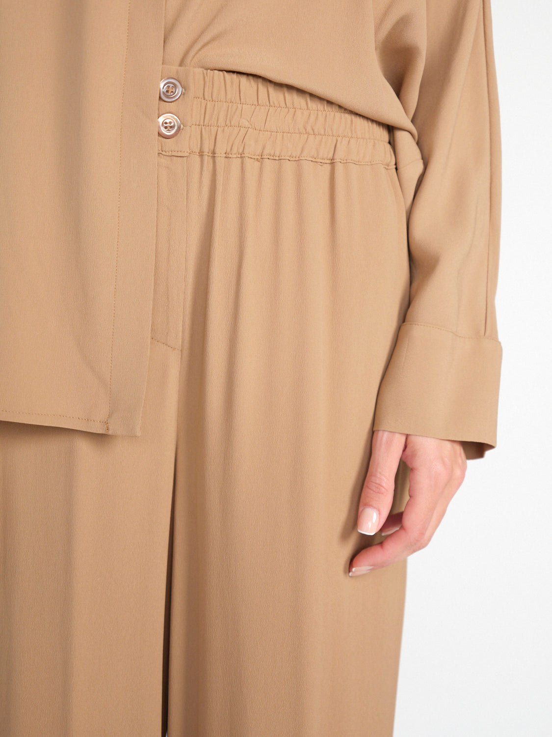 Leichte Hose mit elastischem Bund