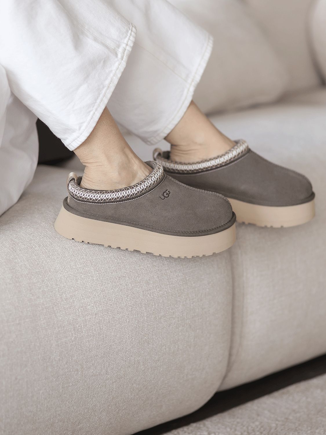 W Tazz – Plattform Slipper aus Veloursleder