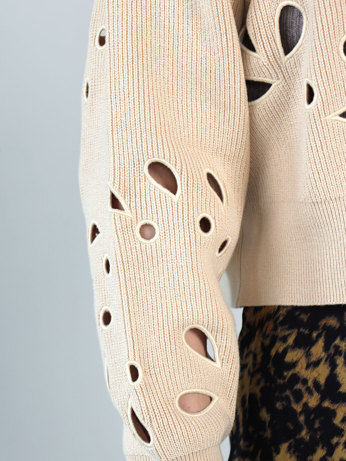 Vanessa – Pullover mit Cut-Out Muster