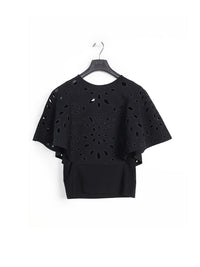 Josie – Top mit Cut-Out Muster