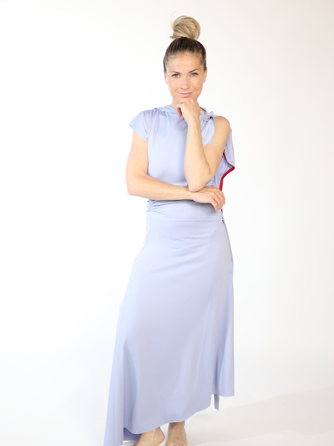 Drape Sleeve Midi Dress – Midikleid mit raffiniertem Faltenwurf