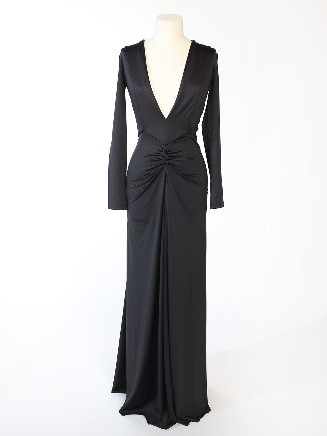 Long Sleeve Deep – Kleid mit V–Ausschnitt