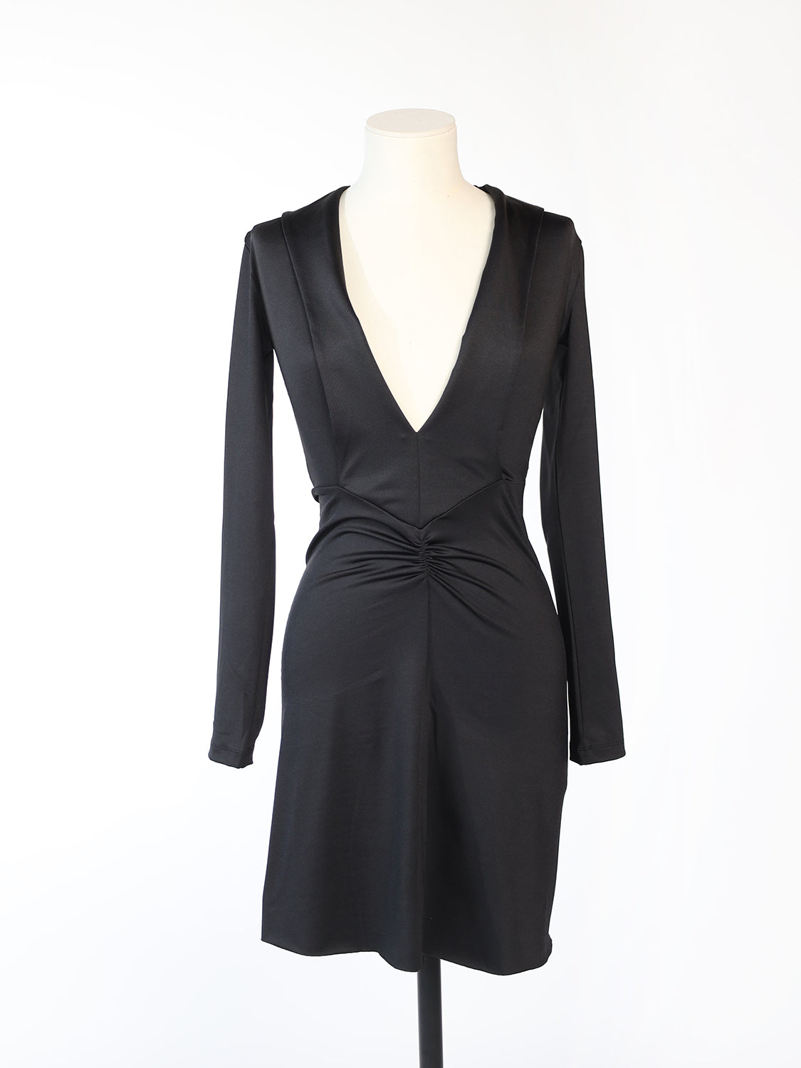 Long Sleeve V-Neck – Knielanges Kleid mit dekorativer Raffung