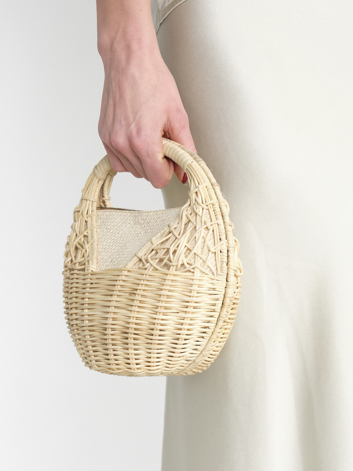 Ulla Johnson Sea Shell – Handmade basket from rattan  beige One Size