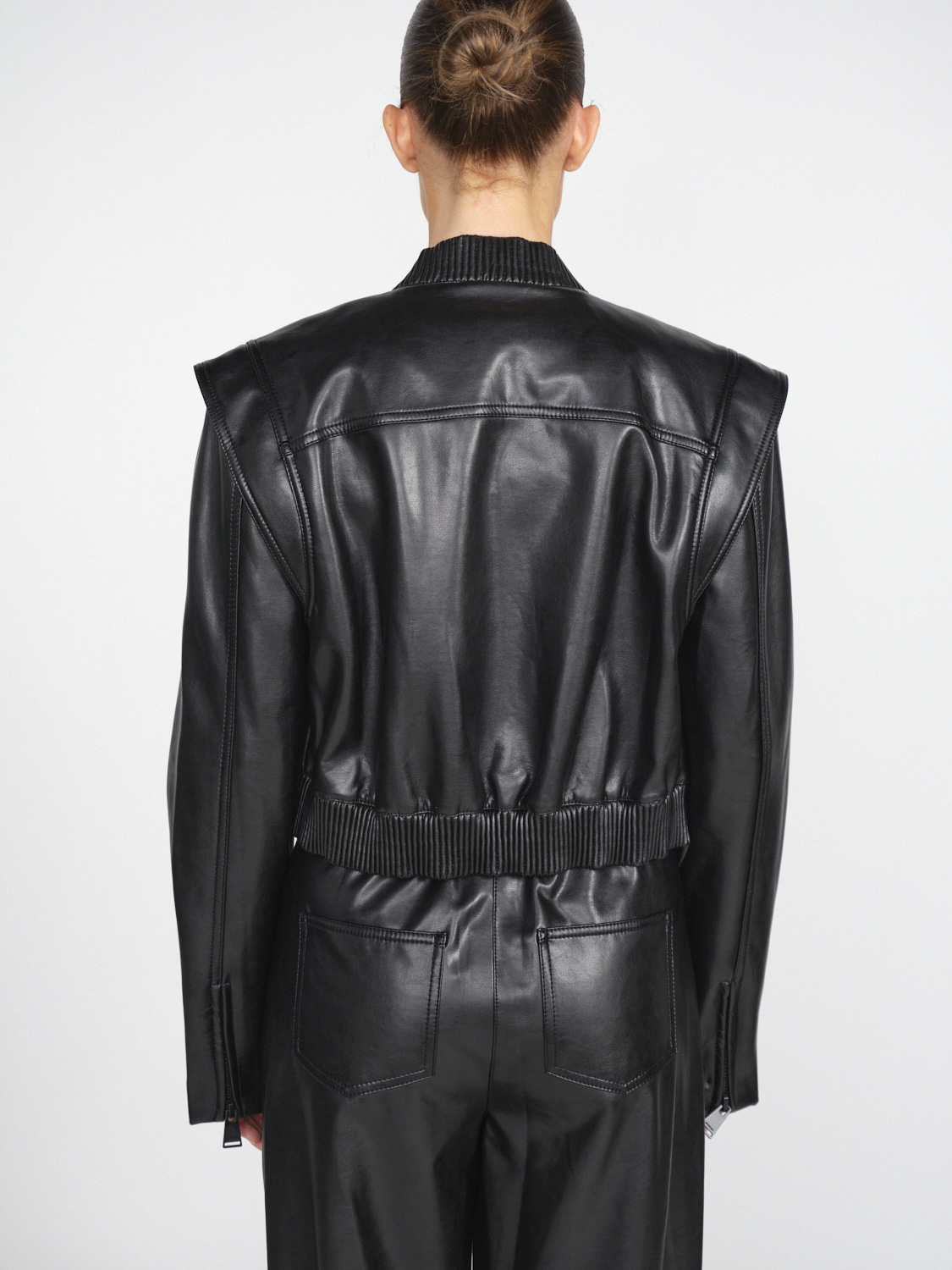 Simkhai Doreen Jacket – Stretchige Bomberjacke in Leder-Optik  schwarz S