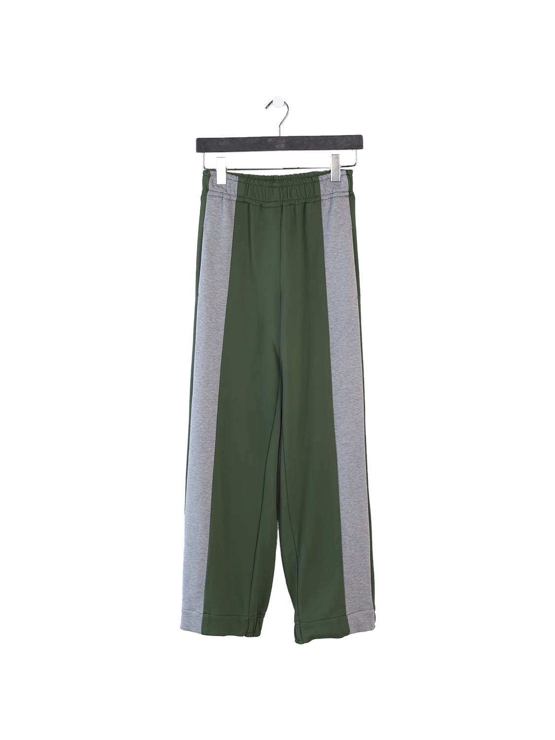 Loose-fitting pants made from a polyamide-cotton blend