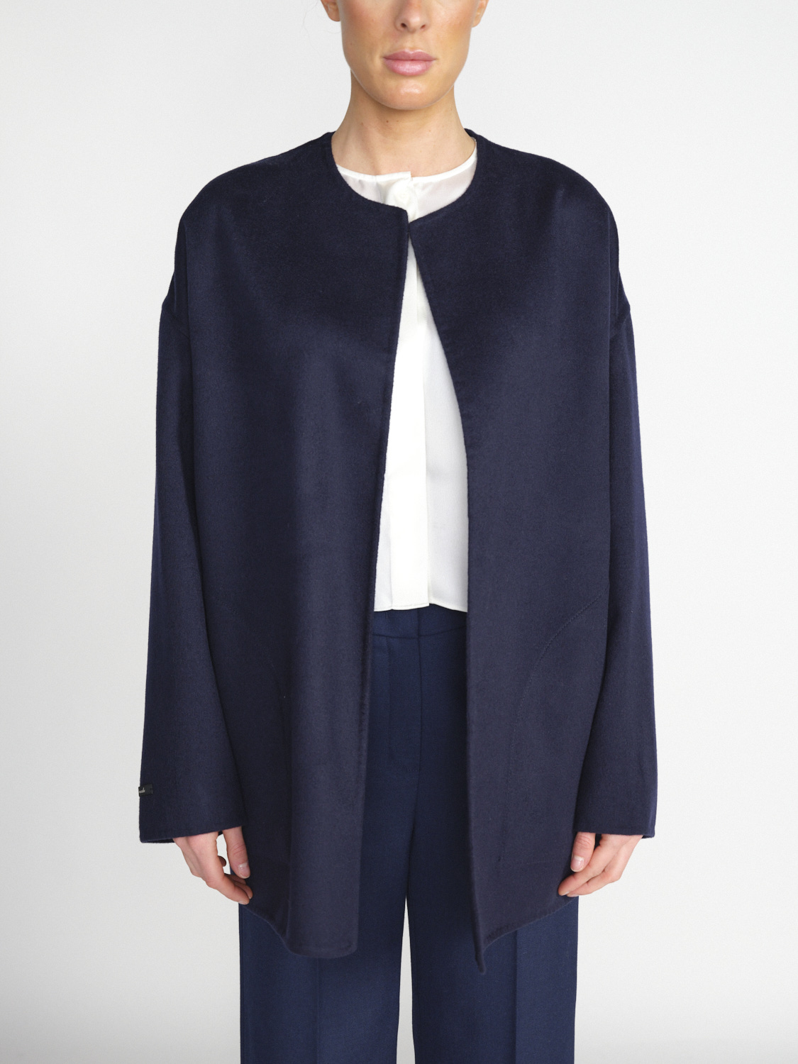 Lightweight asymmetric jacket made of wool 