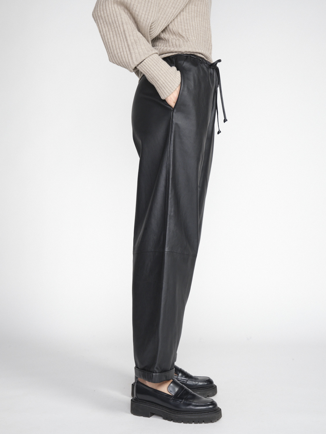 By Malene Birger Joanni – Baggy pants in lamb leather  black 36