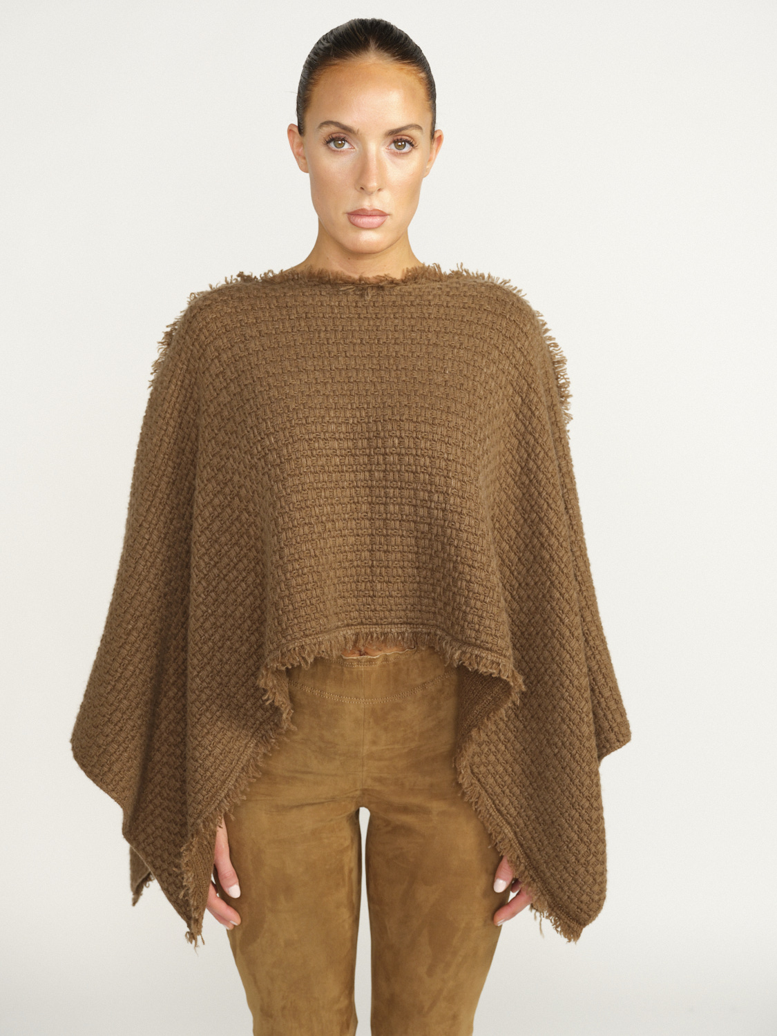 Iris von Arnim Xavia - Cape aus Cashmere mit Fransenkante Iris von Arnim Xavia - Cape aus Cashmere mit Fransenkante