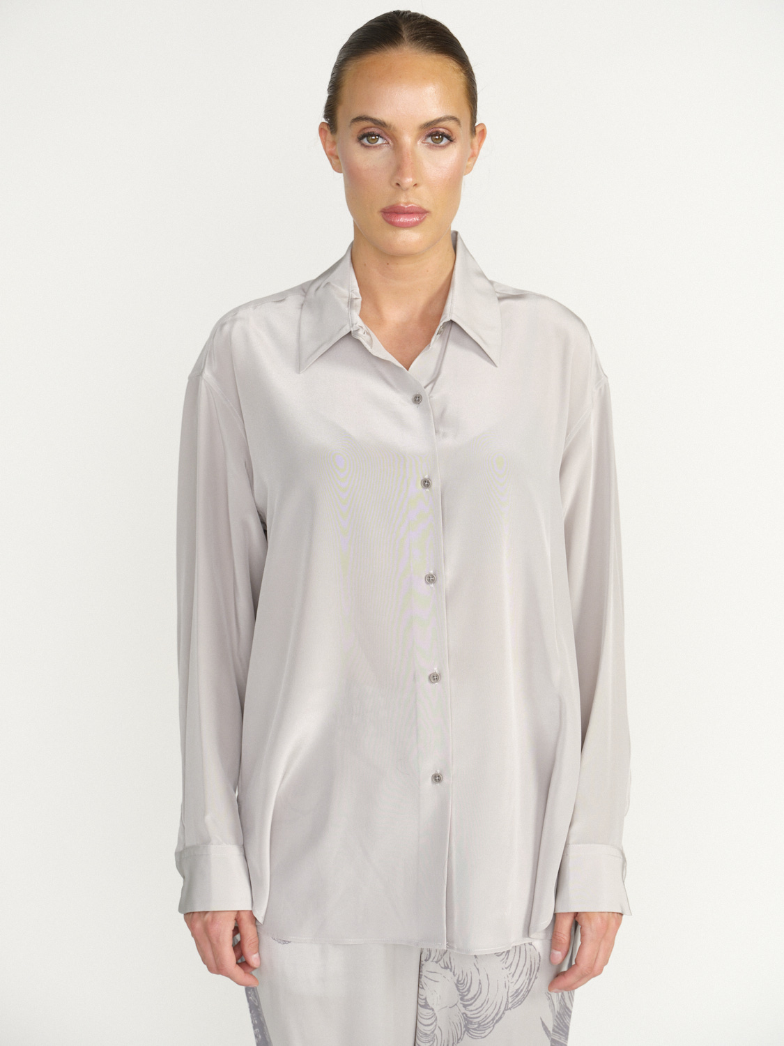 Nili Lotan Julien Silk Shirt – Locker fallende Seidenbluse grau M