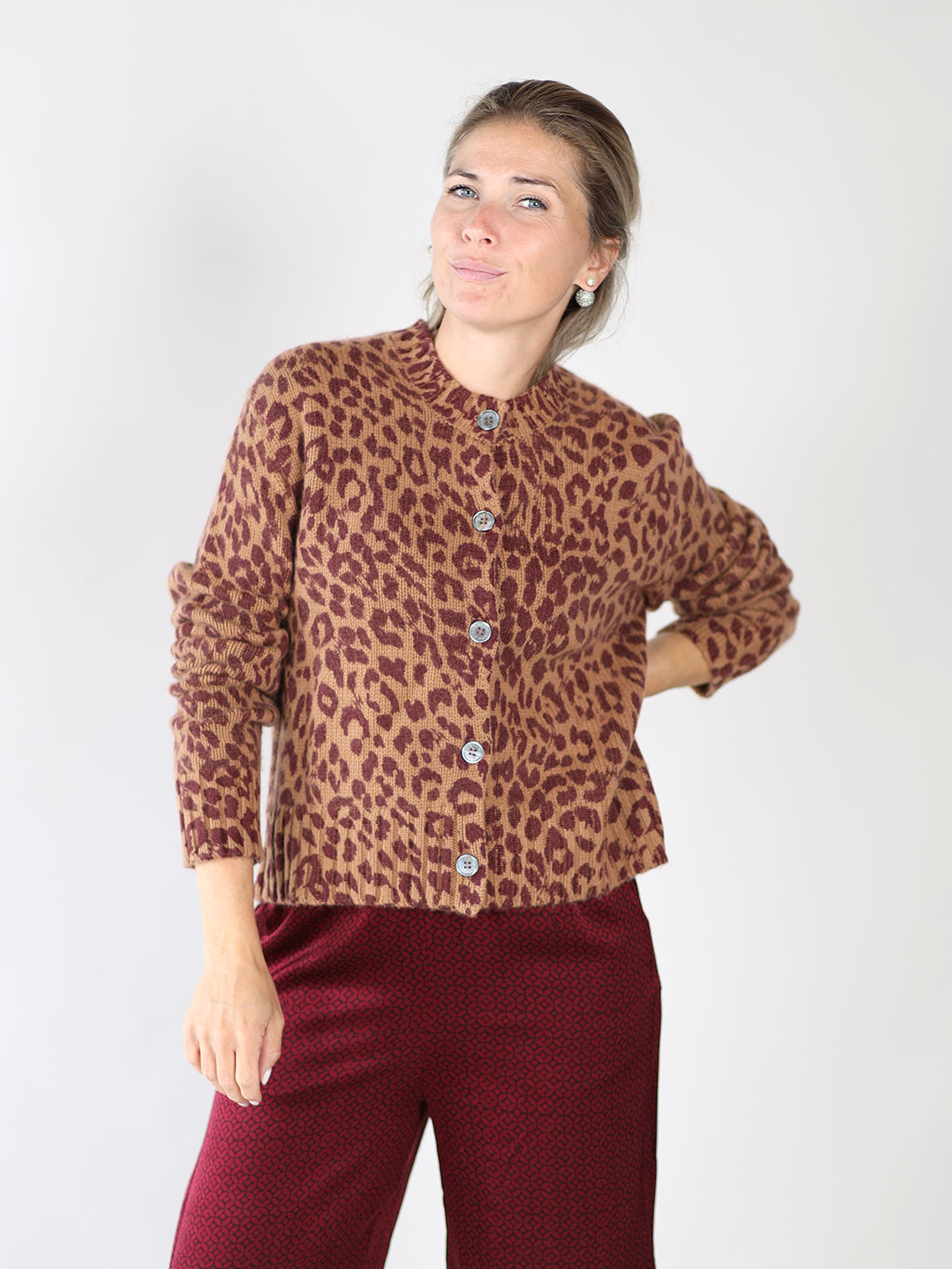 friendly hunting Cashmere-Strickjacke mit Leo-Print bordeaux S