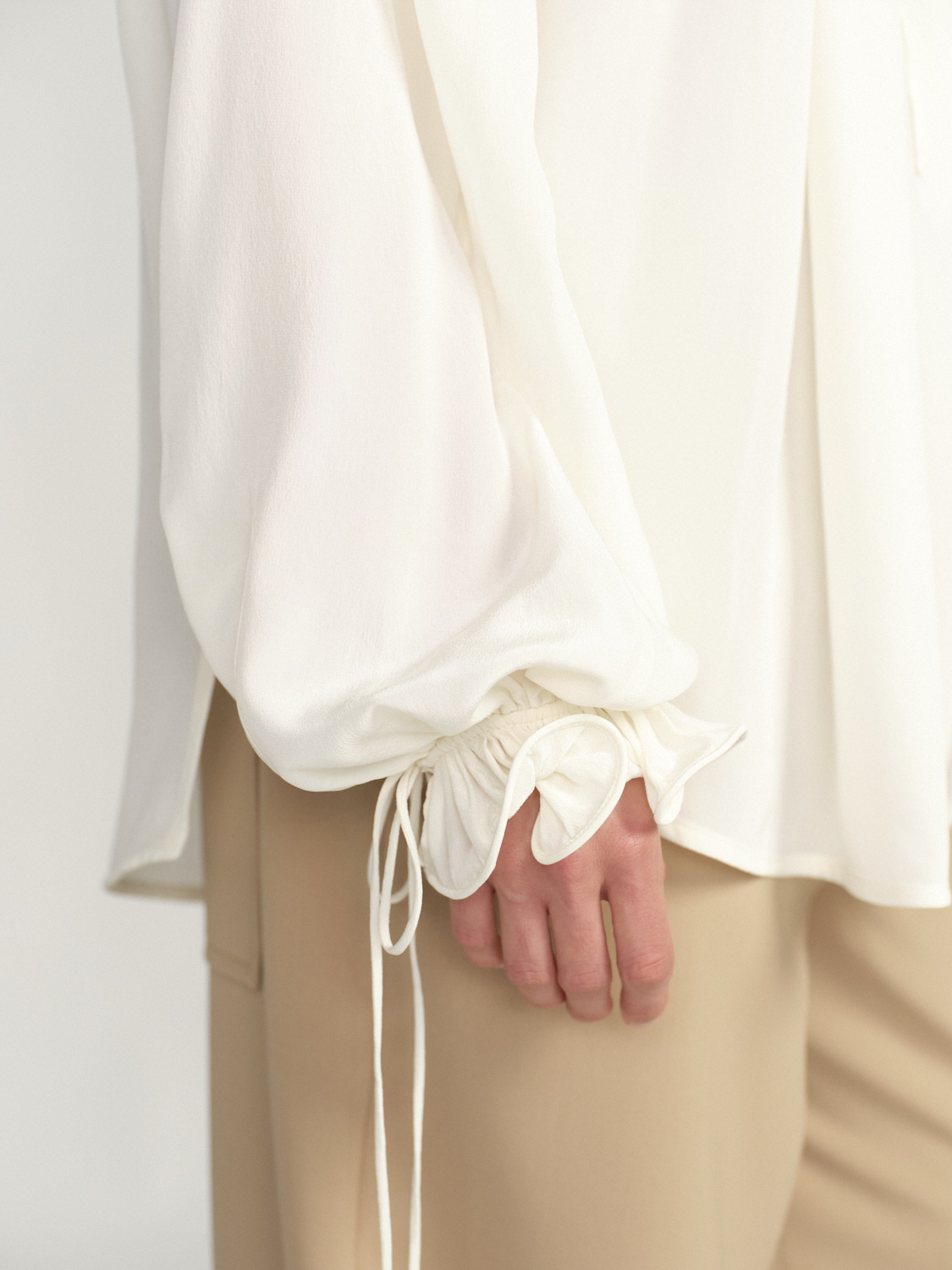Victoria Beckham Ruched Detail Blouse - Long Sleeve Blouse with Ruched Details made of Silk white 38