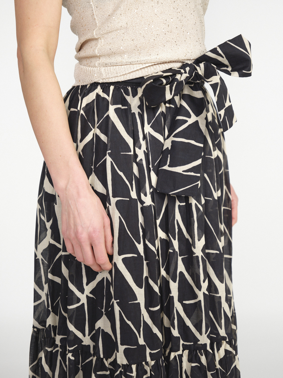Lorena Antoniazzi Midi skirt made of a cotton-silk mix with a pattern  black 36