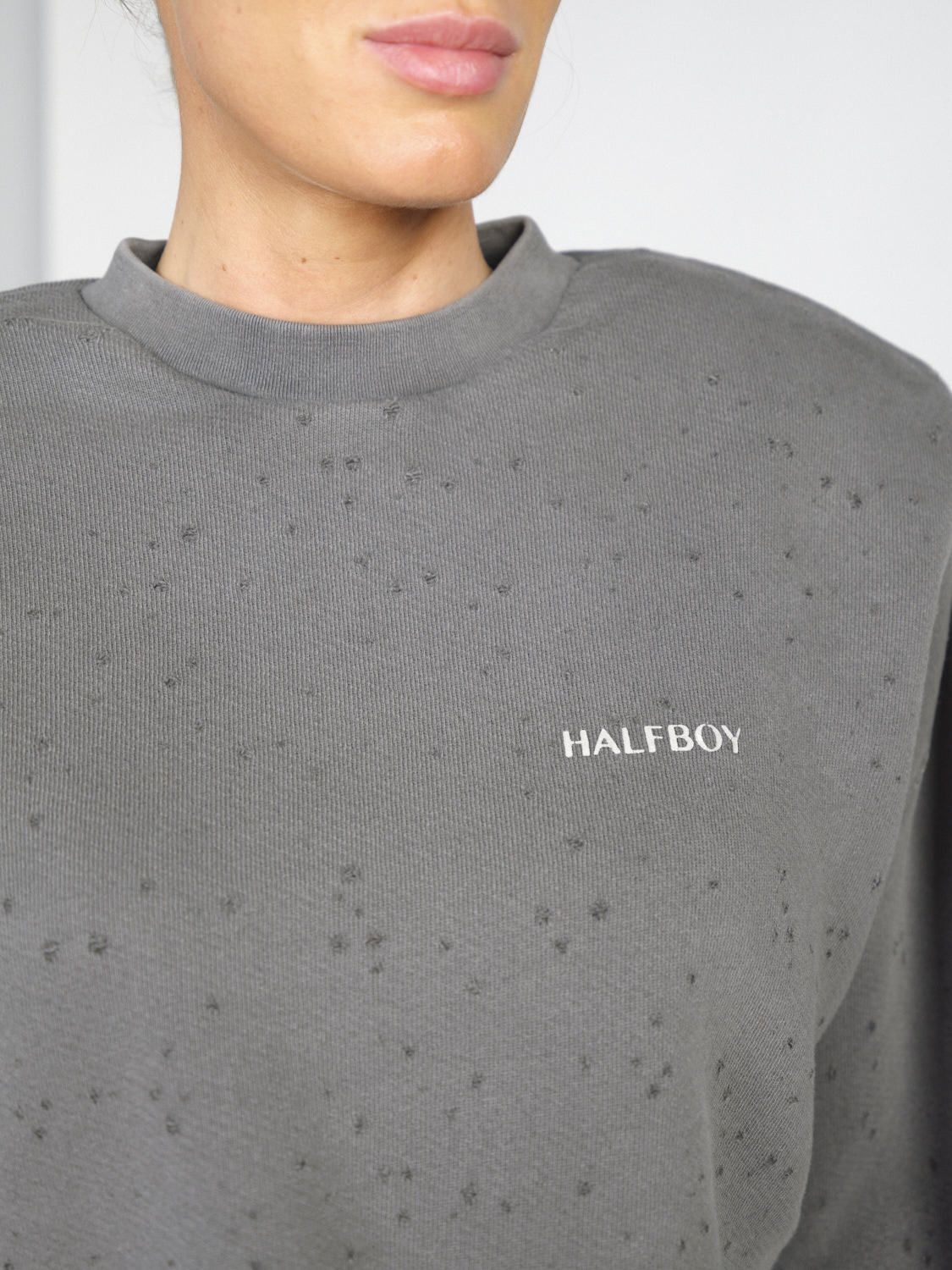 Halfboy Crew Neck – Cropped Pullover mit Schulterpolstern   grau S