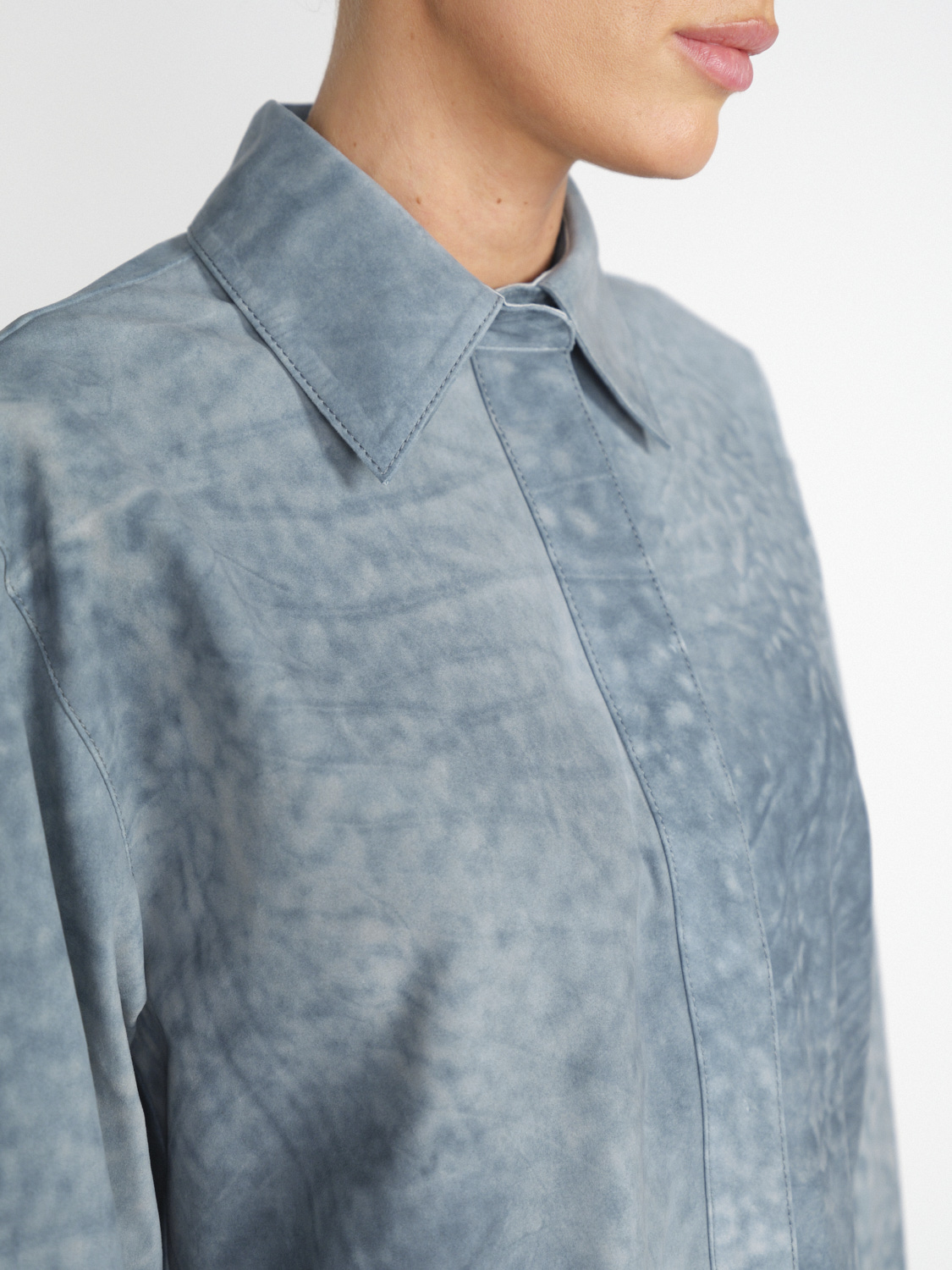 Arma Sofia – Oversized Lederhemd mit dunkler Waschung blau 38
