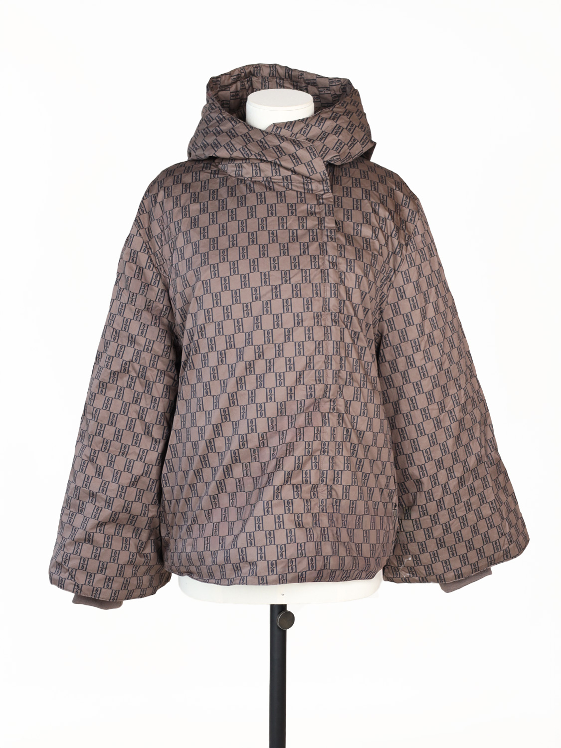 Sallie – Gepolsterte Jacke mit Monogramm-Print  