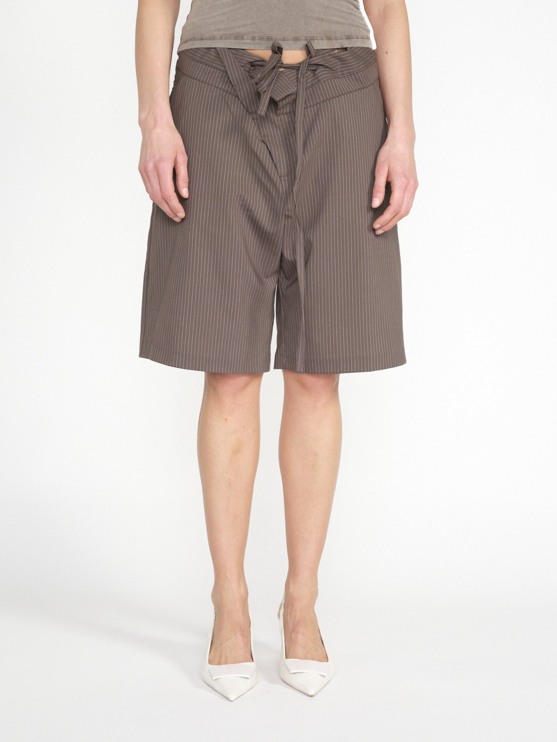 Ottolinger Double Fold - Oversized shorts with pinstripes brown S