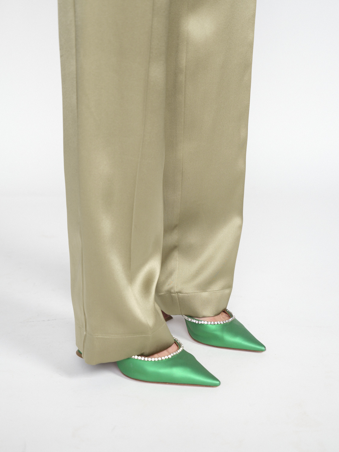 Joseph Silk Tova Trousers - Pantalon en satin de soie à pinces khaki 36