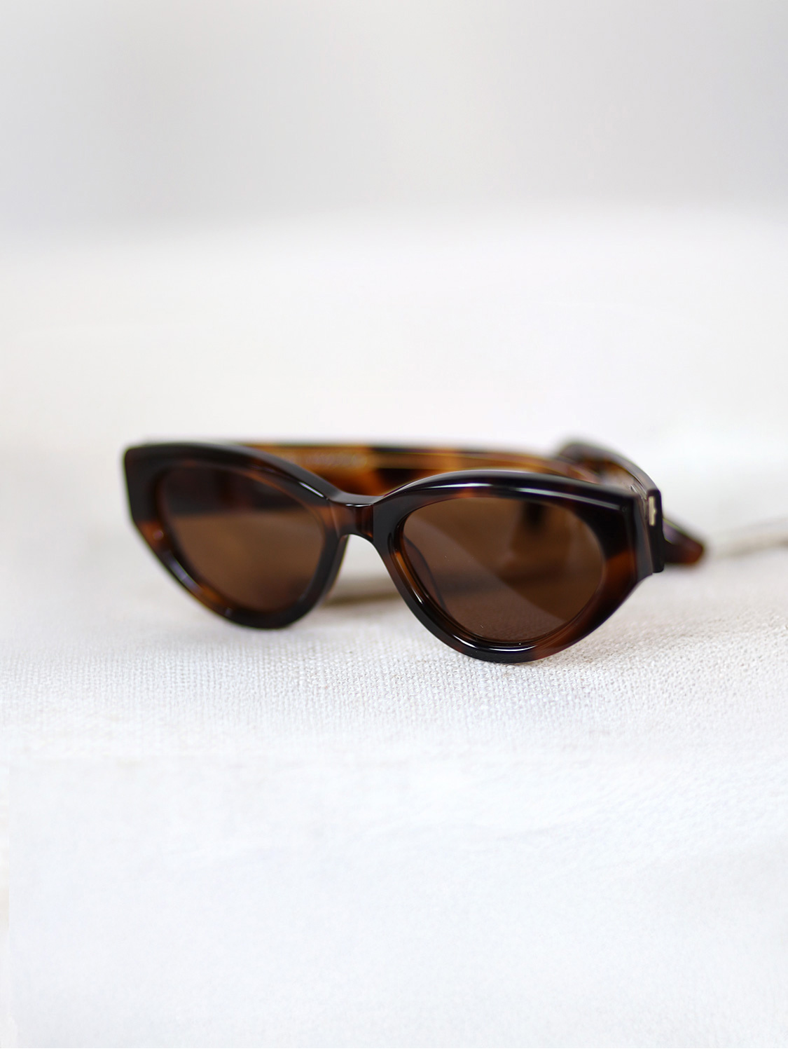 06 Tortoise – Sonnenbrille in Cat-Eye Form 