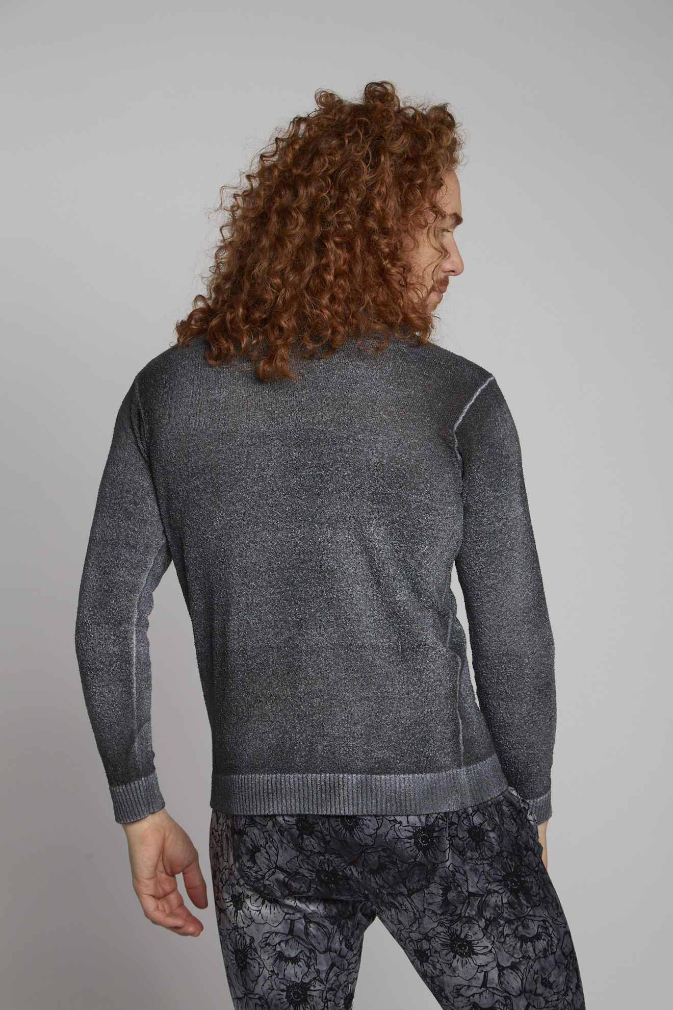 avant toi sweater grey plain cotton model back