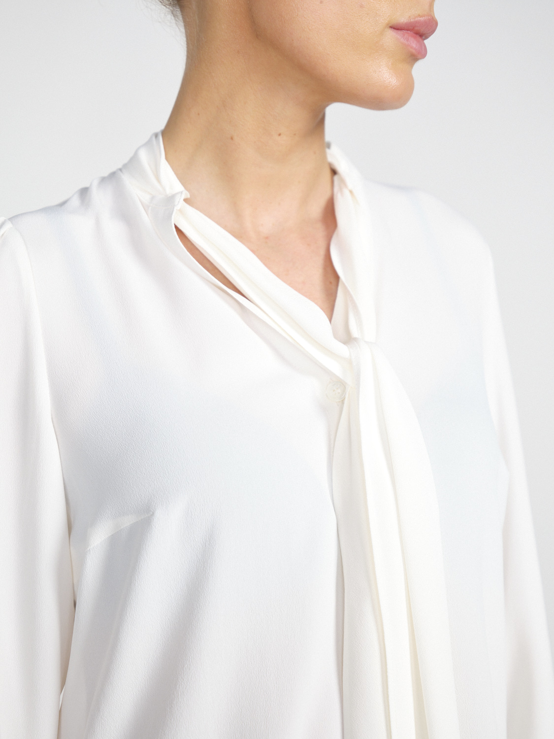 Maison Common Blouse with flaps in a silk and crêpe blend  white 34